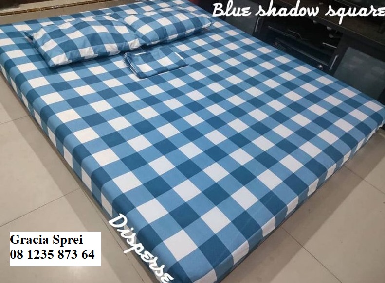 <p>Sprei Square Minimalis Biru motif yang simple a